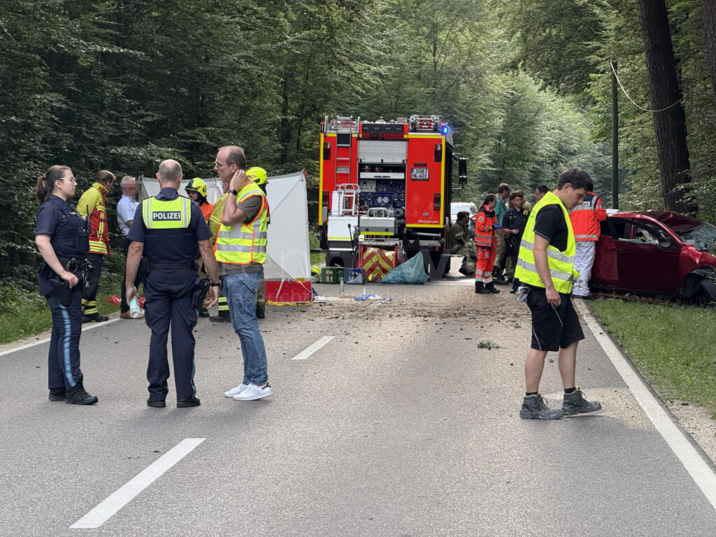 ST2050 BEI SCHROBENHAUSEN – 🚨 Tödlicher Verkehrsunfall am Mittwoch (18.06.2025): 29-Jähriger stirbt nach Frontalcrash mit Baum. 🌳