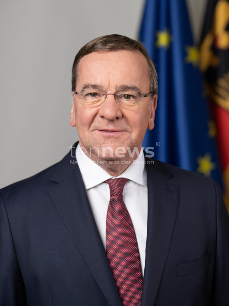 BERLIN – 🪖 Pistorius darf laut Medienbericht vom Samstag (21.06.2025) 10.000 neue Soldaten einstellen – trotz Sparvorgaben! Umbau im Ministerium geplant. ⚔️