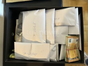 INGOLSTADT – 💼 Bei einer Durchsuchung fanden Zollbeamte der Finanzkontrolle Schwarzarbeit 165.000 Euro Bargeld in einem Schuhkarton 🕵️