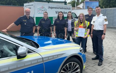 VILSHOFEN – 👮 Zwei Schüler begleiteten die Polizei Vilshofen im Streifenwagen – Positives Fazit am Donnerstag (19.06.2025): Praktikum stärkt Berufswunsch. 🚓
