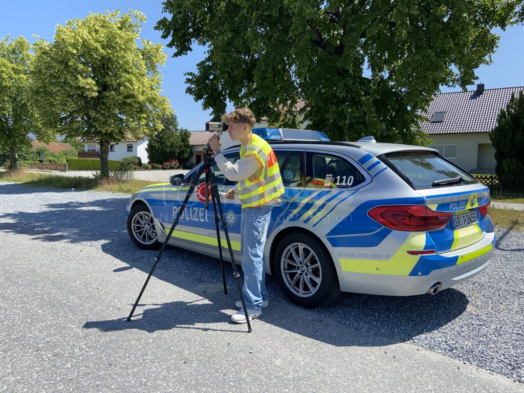 VILSHOFEN – 👮 Zwei Schüler begleiteten die Polizei Vilshofen im Streifenwagen – Positives Fazit am Donnerstag (19.06.2025): Praktikum stärkt Berufswunsch. 🚓
