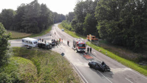 FRICKENFELDEN – 🚨 Schwerer Verkehrsunfall durch Unaufmerksamkeit am Mittwoch (18.06.2025): Frau in Lebensgefahr, fünf weitere Menschen verletzt. 💥