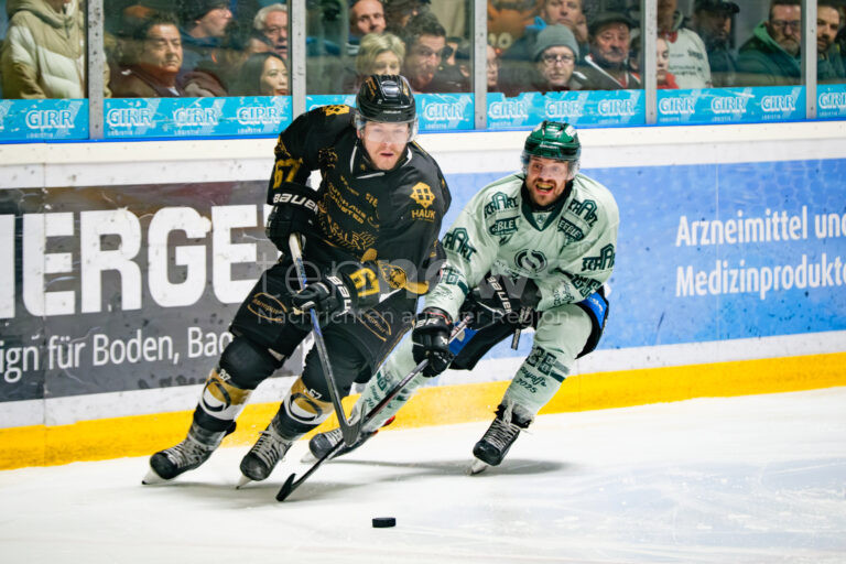 KÖNIGSBRUNN - 🏒 EHC Königsbrunn verlängert! Verteidiger Farny und Stange bleiben - Team Manager Rampf auch für weitere Saison dabei! ⚡