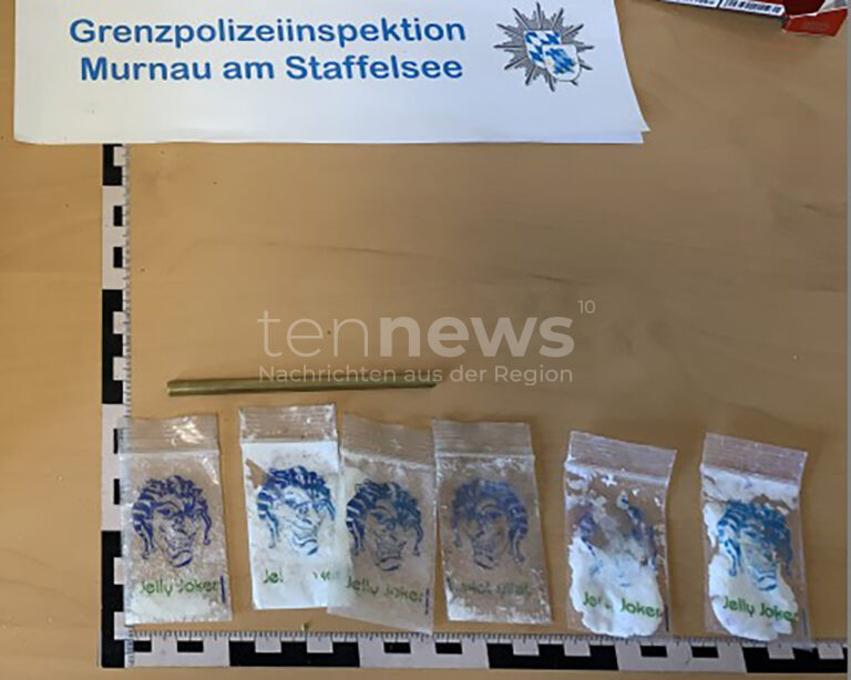 OBERAU – 🚔 Beamte finden am Freitag (20.06.2025) bei einer Kontrolle auf der B2 Amphetamine und Messer in einem Auto 🚨