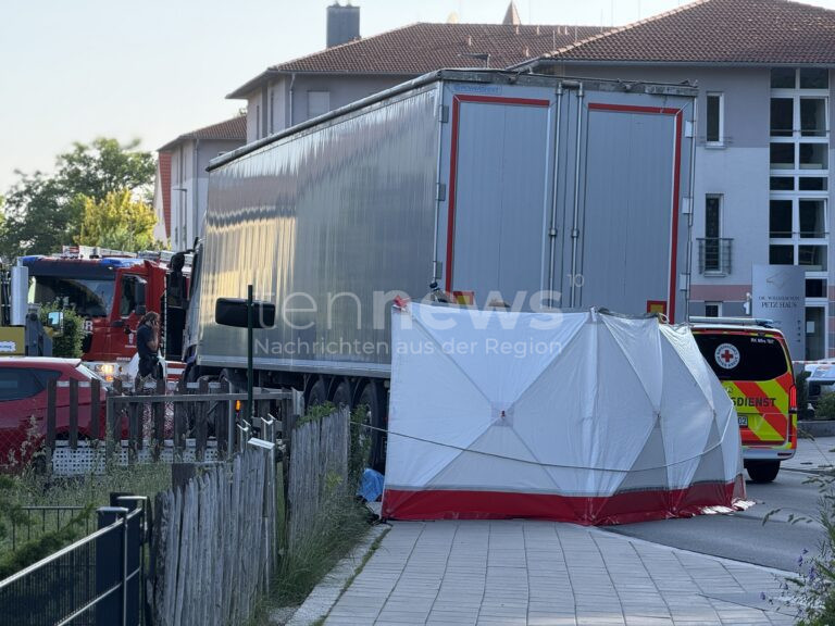 SCHWARZENBRUCK – 🚨 Eine Radfahrerin kam am Donnerstag (12.06.2025) tragisch bei einem Unfall ums Leben, als ein Lastwagen auf die Gegenfahrbahn geriet. 🚲