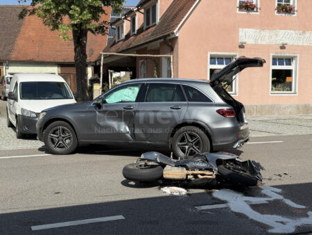 COLMBERG – 🏍️ Ein couragierter Ersthelfer rettete am Freitag (13.06.2025) mit Gabelstapler einen lebensgefährlich verletzten Biker unter einem Auto 🚑