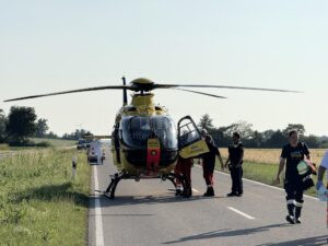 EHINGEN - 💔 Tragischer Unfall auf AN49 am Montag (23.06.2025): Radlerin (69) stirbt nach schwerem Zusammenstoß mit Mercedes! 🚑
