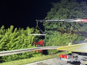 REICHERTSHOFEN - 🚗 Schwerer Unfall am Donnerstag (05.06.2025)! Oldtimer-Porsche stürzt acht Meter ab - Fahrer überlebt leicht verletzt! 🍀
