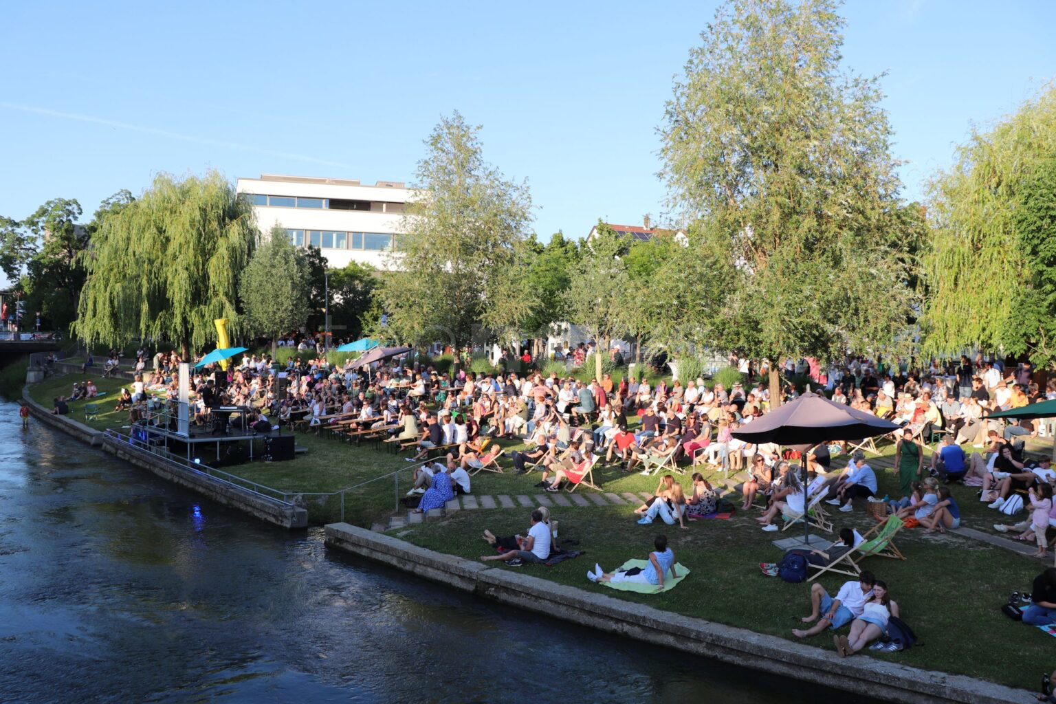 PFAFFENHOFEN AN DER ILM - 🎬 Kultursommer 2025 eröffnet: Musik, Kurzfilme & Sommerabend auf der Ilminsel – Programm bis 3. August! 🎶
