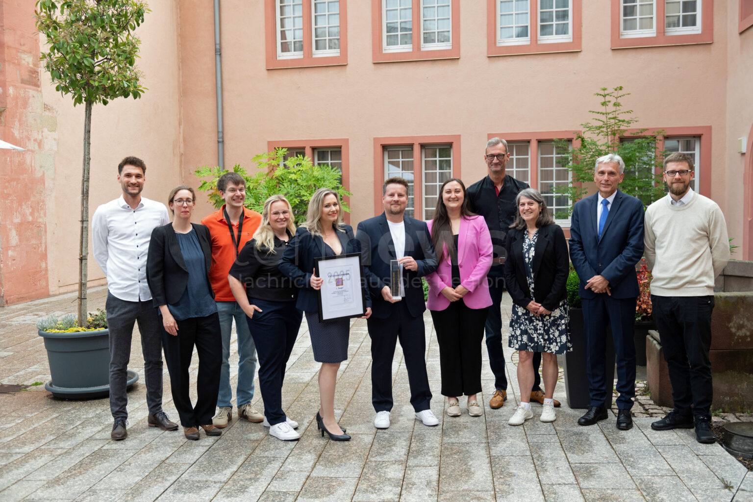 REGENSBURG – 🧠 Künstliche Intelligenz im Ordinariat: Bistum Regensburg gewinnt am 26.06.2025 den KVI Innovationspreis für Projekt „Bibo“. 🏆