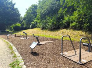 DONAUWÖRTH – 💪 Der neue Outdoor Campus im Stauferpark läd kostenlos zum Training im Freien ein – mit Geräten für jedes Level! 🌳