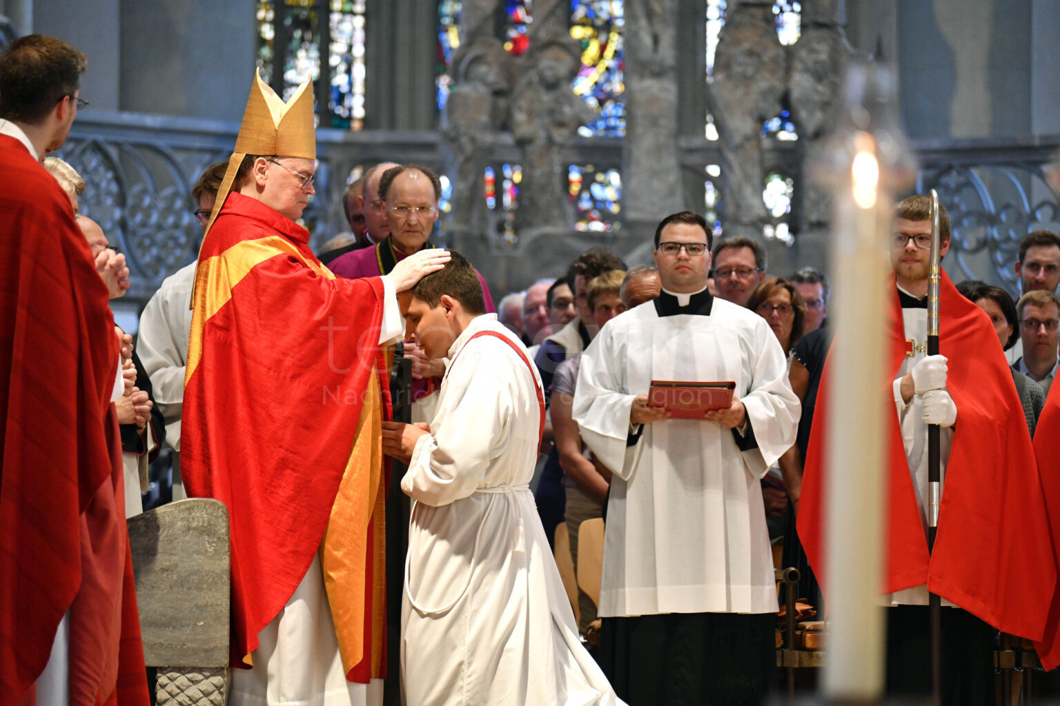 AUGSBURG – Am 29.06.2025 wurden Peter Schneider und Josef Wagner im Dom zu Priestern geweiht – Bischof Meier ruft zu Glaubwürdigkeit auf 🙏⛪
