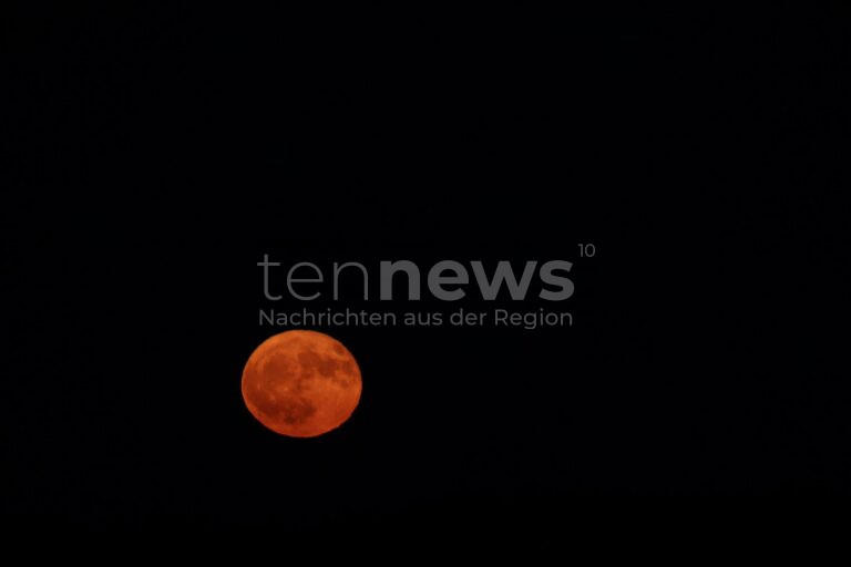 NENNSLINGEN - 🌕 Seltener Erdbeermond am Mittwochabend (11.06.2025)! Hobbyfotograf dokumentiert Phänomen - nächstes Mal erst 2043! 📸