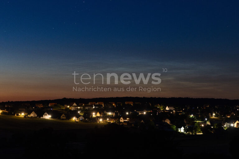 PFOFELD – 🌌 Am 29.06.2025 tauchten leuchtende Nachtwolken den Himmel über Mittelfranken in silbrig-weißes Licht – ein seltenes Naturschauspiel.