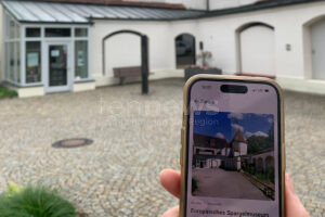 SCHROBENHAUSEN – 🎉 Zum 40. Jubiläum des Spargel-Museums gibt’s jetzt ab Montag (16.05.2025) eine digitale Führung – abrufbar per App auf dem Smartphone.📲