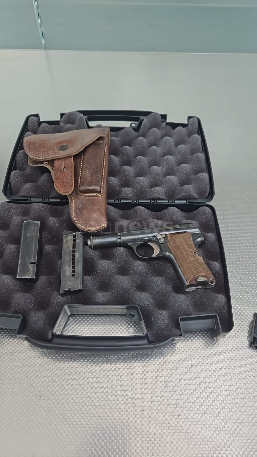 MÜNCHEN – 🛃 Pistole am Donnerstag (26.06.2025) im Gepäck: Bundespolizei stoppt 61-Jährigen beim Abflug nach San Diego. 🧳