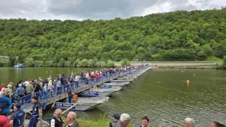 HASSMERSHEIM - 🌉 300 THW-Kräfte bauen spektakuläre Pontonbrücke! 120 Meter lange schwimmende Brücke trägt 78 Tonnen - Jubiläumsübung! 🚧