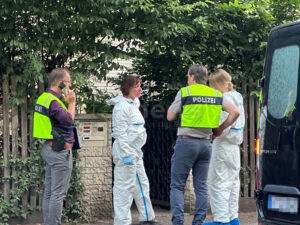 KRAILLING – 🕯️ Eine Frau (29) wurde am (14.06.2025) tot in ihrer Wohnung aufgefunden. Die Kripo vermutet ein Tötungsdelikt – der Ehemann ist tatverdächtig. 🚔