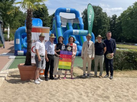 COBURG – 🌞 Neue UV-Index-Tafeln warnen seit dem 27.06.2025 in Freibädern vor Sonnenbrand-Gefahr. 🏊 Prävention wird sichtbar – mit QR-Code und Sonnentipps!