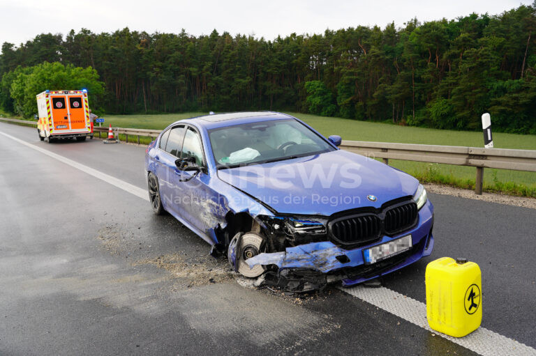 REICHERTSHOFEN – 🌧 Aquaplaning auf A9 am Dienstag (03.06.2025): BMW schleudert in Toyota & Leitplanke – 90.000 € Schaden. 🚧