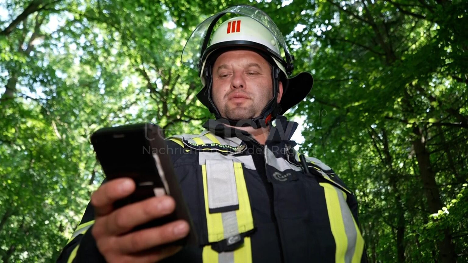 BAYERN - 🔥 Waldbrand-Alarm in Bayern! Höchste Warnstufe 5 erreicht - Feuerwehr bereitet sich auf gefährliches Wochenende vor! 🚁