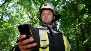 BAYERN - 🔥 Waldbrand-Alarm in Bayern! Höchste Warnstufe 5 erreicht - Feuerwehr bereitet sich auf gefährliches Wochenende vor! 🚁