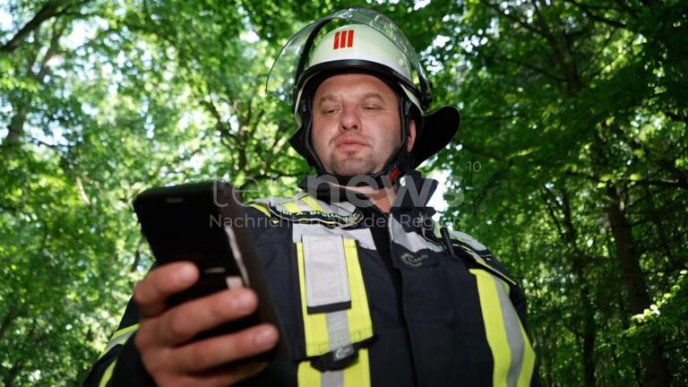 BAYERN - 🔥 Waldbrand-Alarm in Bayern! Höchste Warnstufe 5 erreicht - Feuerwehr bereitet sich auf gefährliches Wochenende vor! 🚁