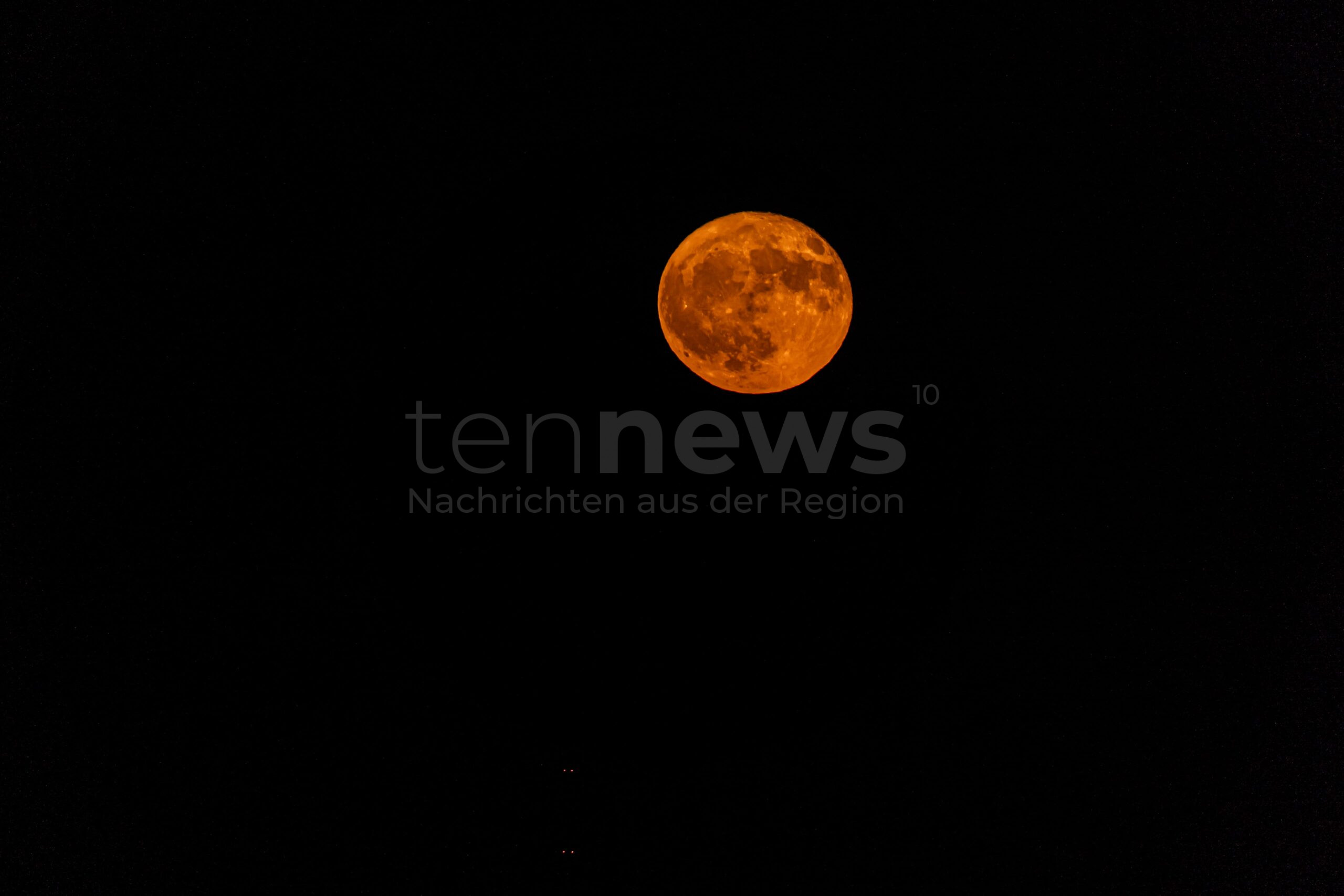 SCHROBENHAUSEN - 🌕 Seltener Erdbeermond am Mittwochabend (11.06.2025)! Spektakuläres Himmelsereignis nach 18 Jahren - nächstes Mal 2043! 🌙