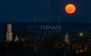 SCHROBENHAUSEN - 🌕 Seltener Erdbeermond am Mittwochabend (11.06.2025)! Spektakuläres Himmelsereignis nach 18 Jahren - nächstes Mal 2043! 🌙