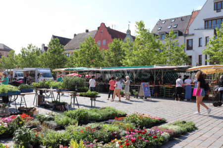 PFAFFENHOFEN AN DER ILM - 🛒 Wochenmarkt am Samstag (28.06.2025) wegen Kunstnacht auf dem Volksfestplatz – Innenstadt-Express fährt kostenlos! 🚌