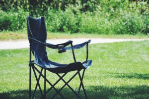 SCHWANDORF - 🪑 Brutale Körperverletzung am Samstag (21.06.2025)! Betrunkener (32) schlug mit Gartenstuhl auf Bekannten ein - 1,92 Promille! 🍺