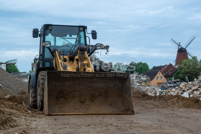 BAMBERG - 🚧 Gehweg ab Mittwoch (23.07.2025) gesperrt! Arbeiten an Einmündung Heumarkt-Kapuzinerstraße - Umleitung über Ampelanlagen! 🚶