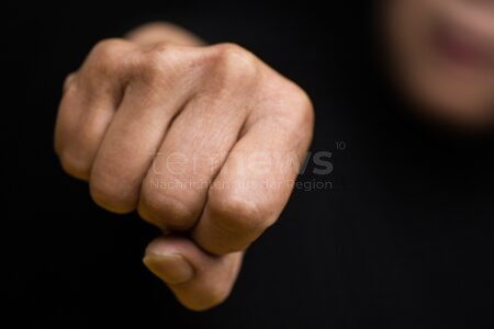 NÖRDLINGEN – 💥 Mädchen (13) am 27.06.2025 auf Volksfest brutal attackiert – Haargerissen, gestoßen, geschlagen – Polizei ermittelt. 🚔