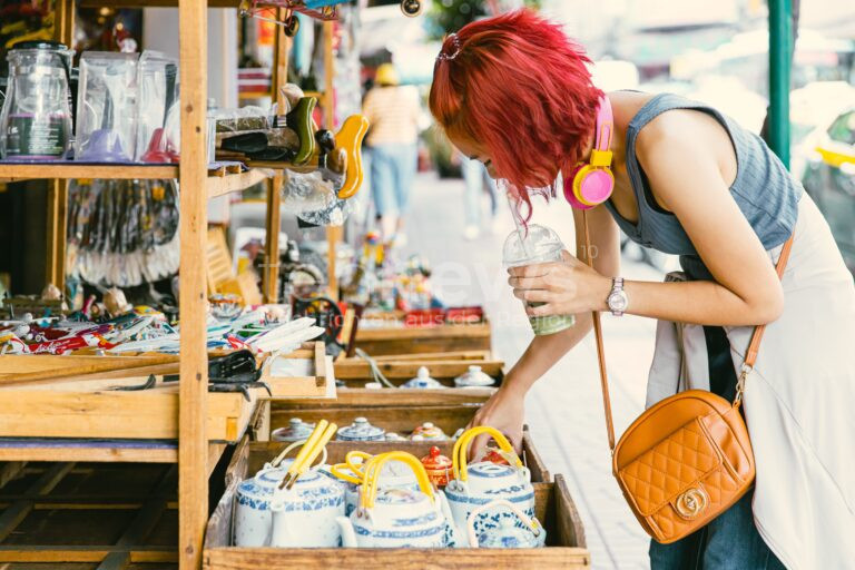 FÜRTH - Freitag (27.06.2025) startet der Grafflmarkt ins Jubiläum: 50 Jahre Trödel, Begegnung & Kuriositäten – jetzt skurrile Käufe einsenden! 🛍🎉