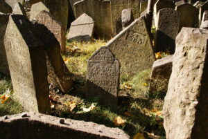 ROTHENBURG OB DER TAUBER - 🕍 Grabschändung auf jüdischem Friedhof entdeckt – Polizei bittet um Hinweise zu Tatzeitraum und Tätern (Ende Mai 2025) ⚠️