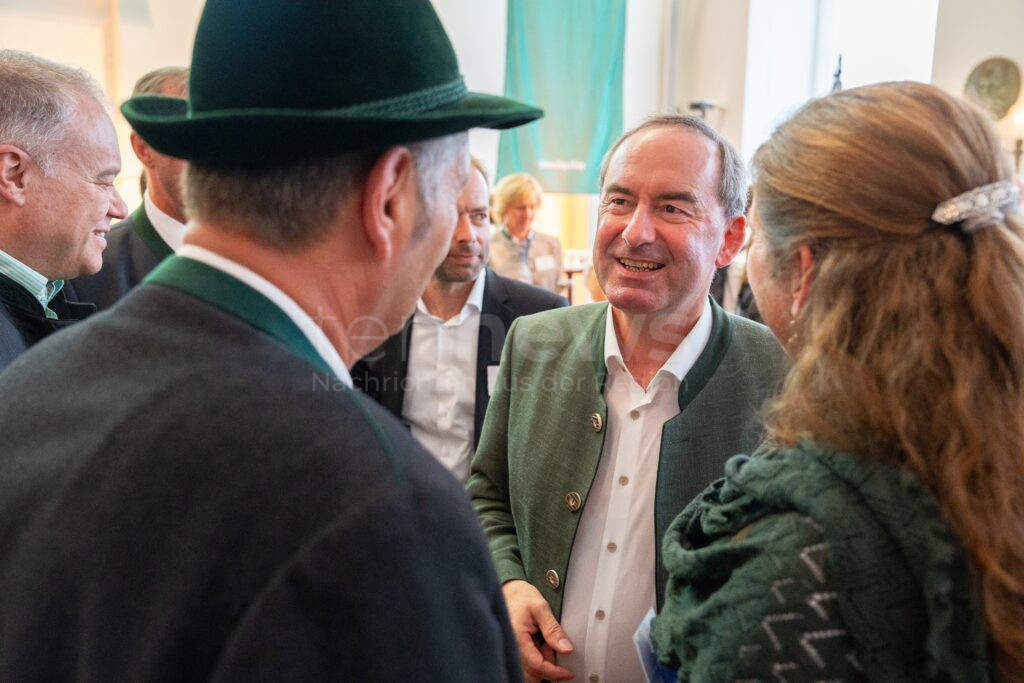 MÜNCHEN - 🌲 Staatsforsten feiern 20. Geburtstag am Montag (07.07.2025)! 800.000 Hektar Staatswald erfolgreich bewirtschaftet! 🎂