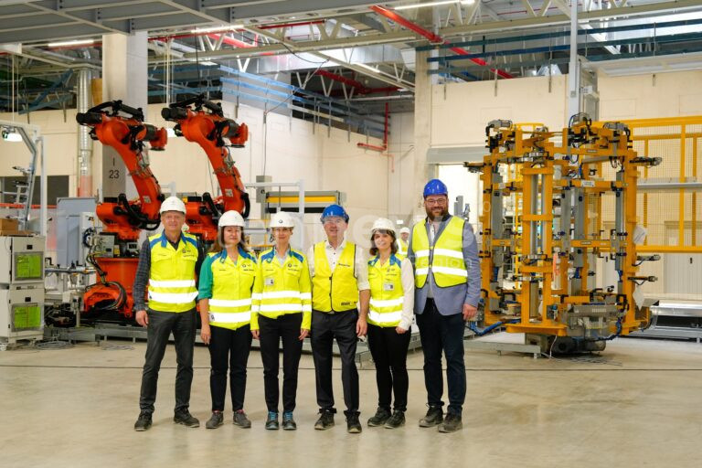 IRLBACH - 🏭 Aiwanger besucht BMW-Batteriewerk am Dienstag (29.07.2025)! Hochmoderne Anlage für E-Auto-Batterien entsteht in Niederbayern! 🔋