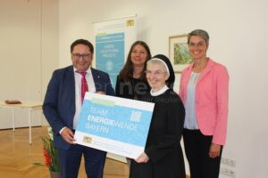 WÜRZBURG - ⚡ Photovoltaik am Mittwoch (30.07.2025) ausgezeichnet! Bayerns erstes "Sonnenkloster" vereint Energiewende und Denkmalschutz! ☀️