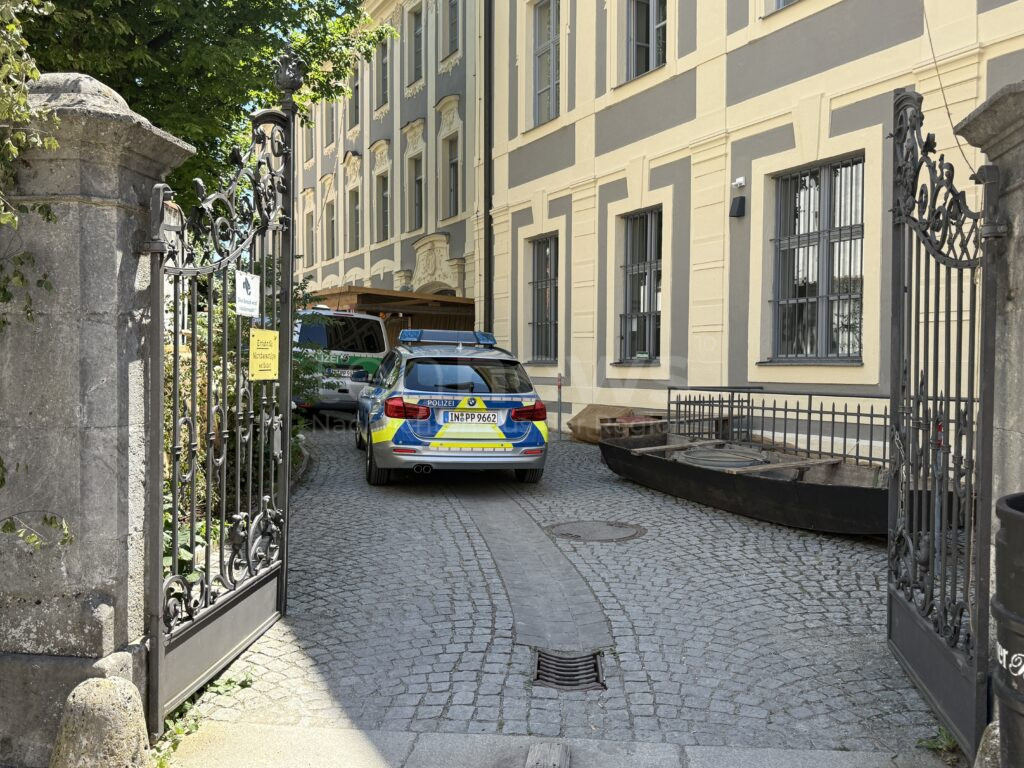 NEUBURG AN DER DONAU - 👊 Gewalt im Kindergarten am Montag (30.06.2025)! Vater (30) schlägt Erzieher brutal - drei teils schwer Verletzte! 🚑