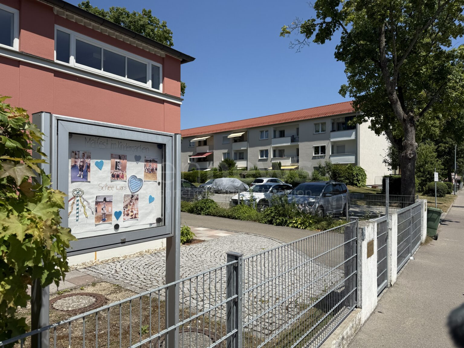 NEUBURG AN DER DONAU - 👊 Gewalt im Kindergarten am Montag (30.06.2025)! Vater (30) schlägt Erzieher brutal - drei teils schwer Verletzte! 🚑