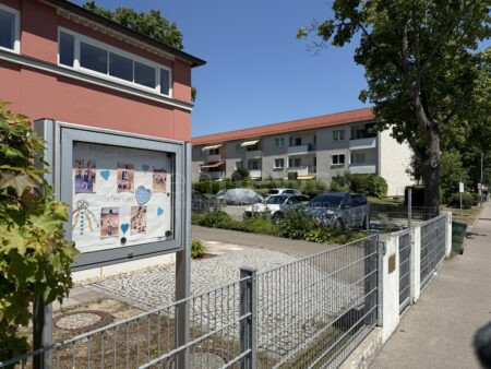 NEUBURG AN DER DONAU - 👊 Gewalt im Kindergarten am Montag (30.06.2025)! Vater (30) schlägt Erzieher brutal - drei teils schwer Verletzte! 🚑