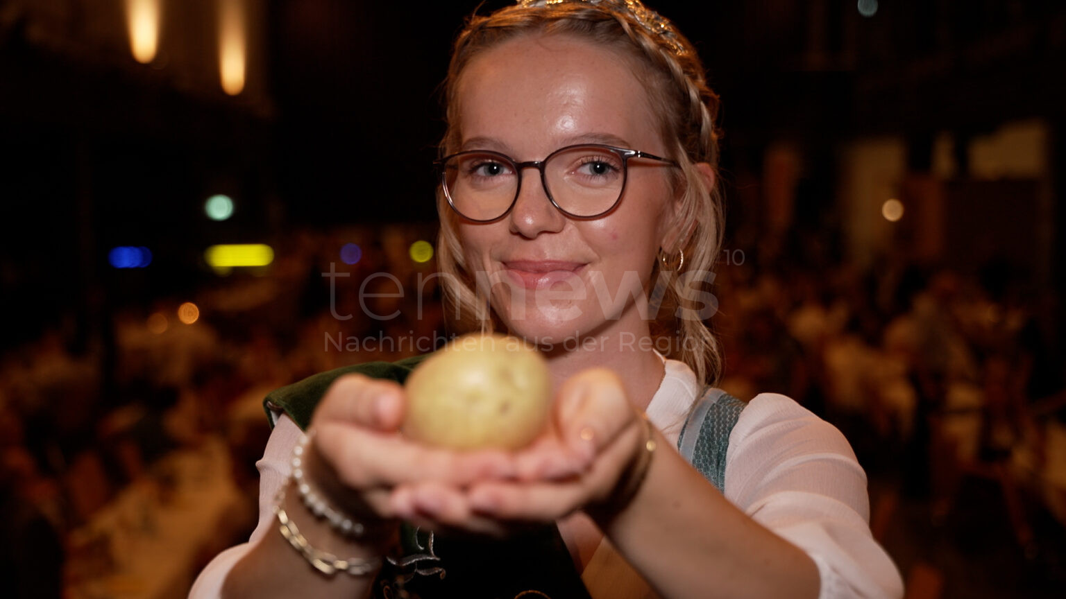 SCHROBENHAUSEN - 👑 Elena Heckl (19) zur 47. Bayerischen Kartoffelkönigin gekrönt am Freitag (11.07.2025)! Airbus-Azubi erfüllt sich Kindheitstraum! 🥔