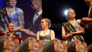 SCHROBENHAUSEN - 👑 Elena Heckl (19) zur 47. Bayerischen Kartoffelkönigin gekrönt am Freitag (11.07.2025)! Airbus-Azubi erfüllt sich Kindheitstraum! 🥔