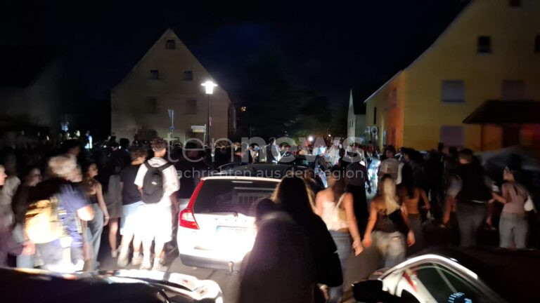 ENDERNDORF – Sonntag (20.07.2025): Cro bricht Konzert am Brombachsee wegen Unwetter ab – 10.000 Fans flüchten zu Autos. 🚨🎤