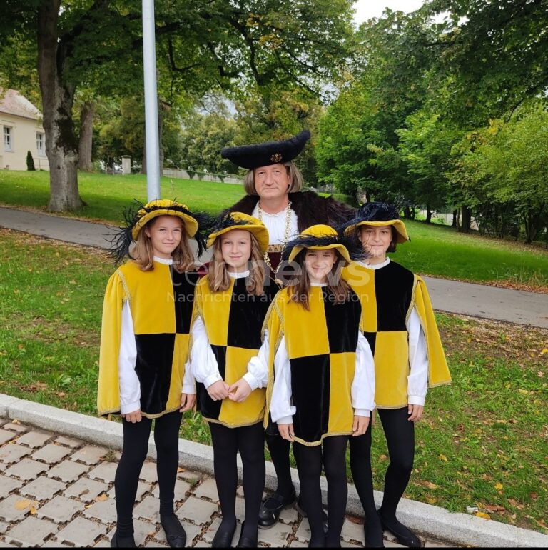NÖRDLINGEN - 👑 Stadtmauerfest am Sonntag (14.09.2025)! Pagen für Kaiser Maximilian und Königin Maria Eleonore gesucht! 🏰