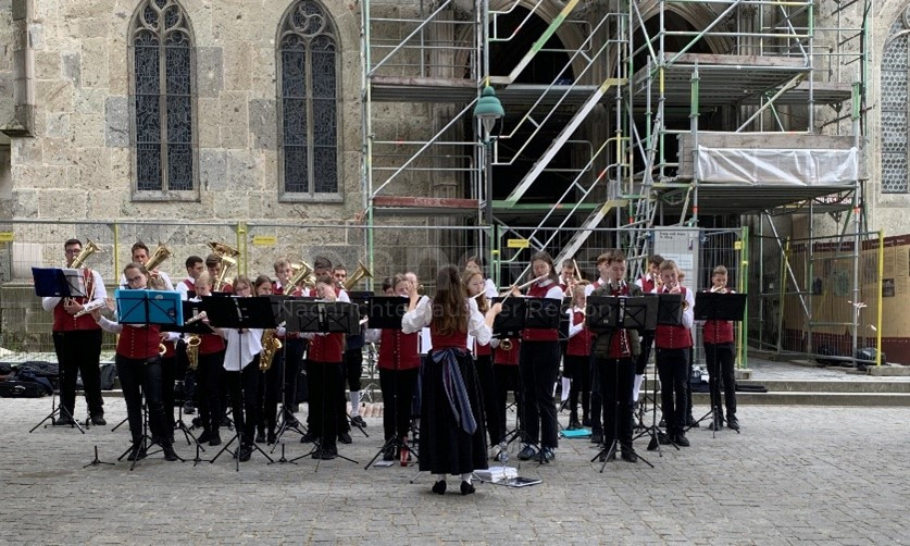 NÖRDLINGEN - 🎵 Konzert heute Freitag (18.07.2025) am Marktplatz! Nachwuchstalente und Blaskapelle Lehmingen - Eintritt frei! 🎺