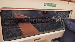 MÜNCHEN – 🚆 Im ICE 695 entstand am 05.07.2025 durch Vandalismus ein Schaden von 12.000 € – Täter nutzten offenbar Nothammer. 🧯