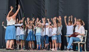 NEUMARKT IN DER OBERPFALZ - 🎭 Musical "Tuishi pamoja" am Sonntag (27.07.2025)! Kinderchor singt über Toleranz und Freundschaft im LGS-Park! 🎵
