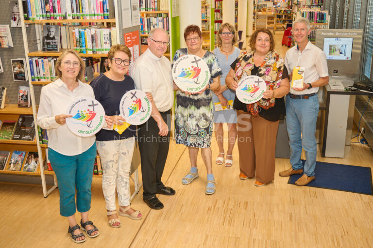 BAMBERG - 📚 Stadtbücherei als „Ort der Hoffnung" ausgezeichnet! 160.000 Besucher und 600.000 Ausleihen - Ehrung für 73 langjährige Mitarbeiter! 🏆