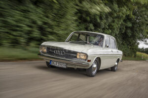 INGOLSTADT - 🚘 Vor 60 Jahren startete der F 103 am 13.08.1965 in Ingolstadt – der erste Audi nach dem Krieg rettete die Marke und prägte ihre Zukunft! 🏭